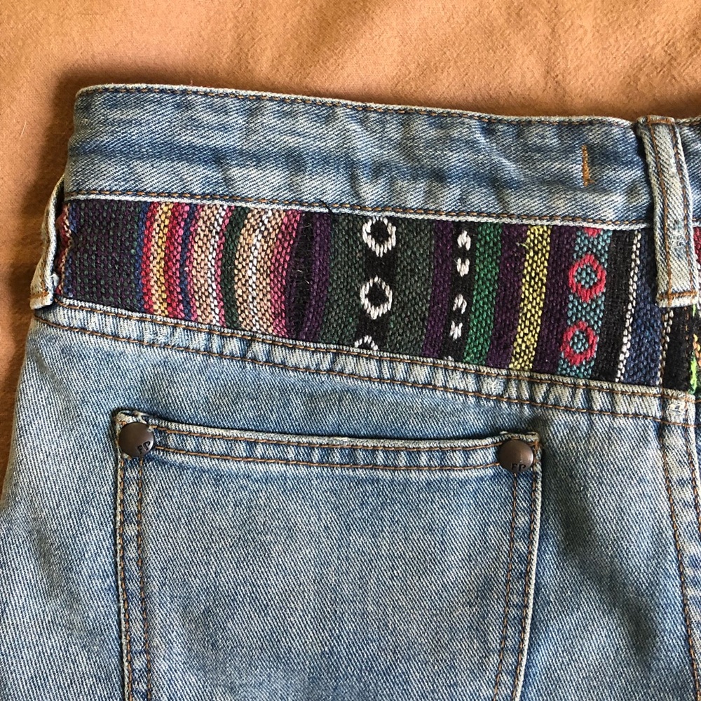 Free People Distressed denim Rugged Baja Shorts Size 26 - Picture 12 of 16